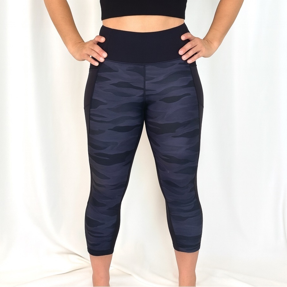 Lululemon Black and Dark Blue Camo Mesh Panel Cropped Leggings (986)